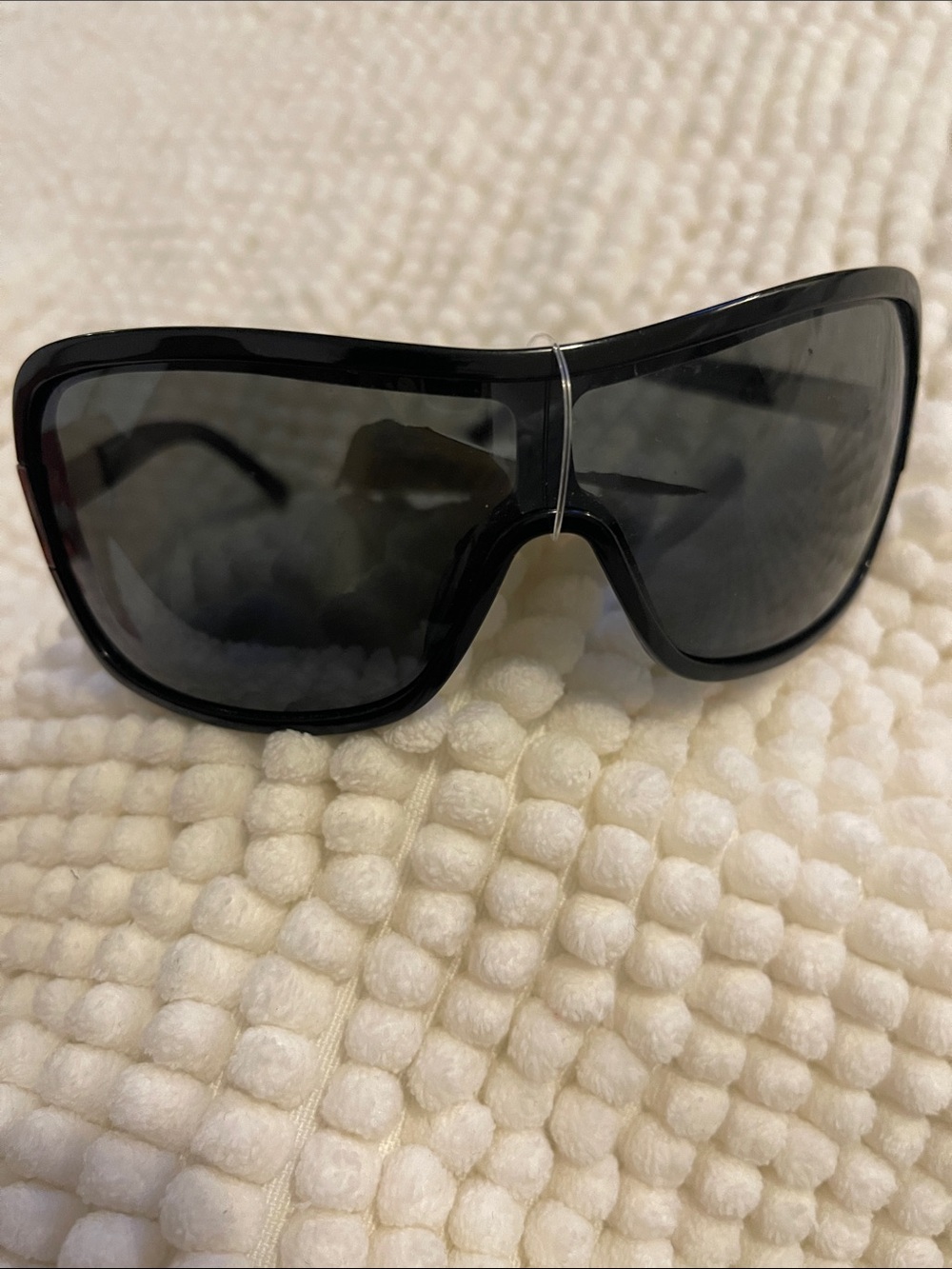 Valentino. Oversized BlackSunglasses